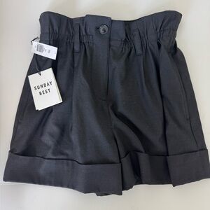 Sunday Best Aritzia Women’s Aki Paperbag Waist Shorts Black size 4
